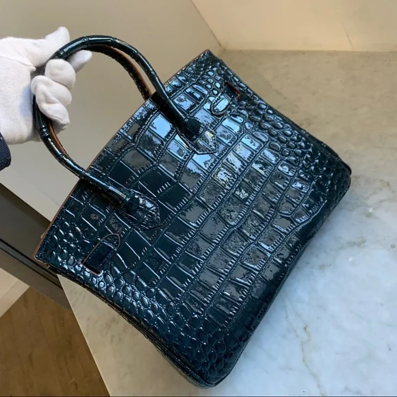 Fashion Navy Leather HandBag Gold Lock - Picture 3 of 10